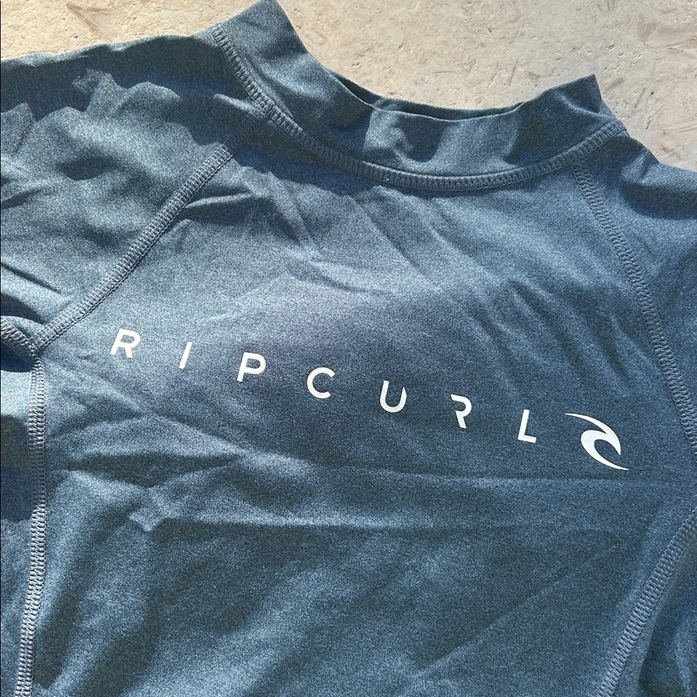 NWOT Rip Curl Blue Rash Guard - Picture 2 of 6